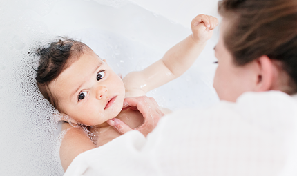 À quelle fréquence doit-on laver son bébé ?